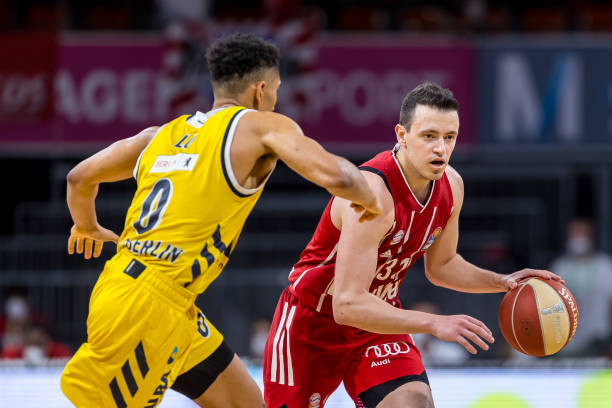 出国踢球 出国踢球